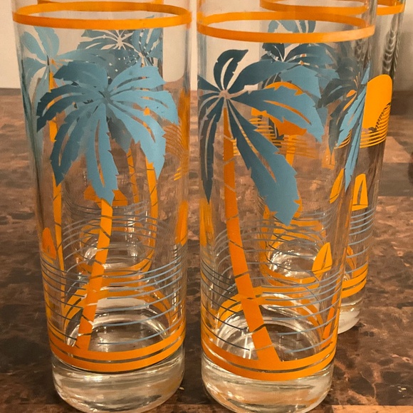 Vintage Mid-Century Palm Tree and Sailboat Glasses Set of 4 1950s - Picture 3 of 3